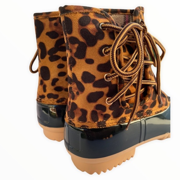 Leopard Cheetah Print Side Laced Duck Boots - Picture 5 of 7
